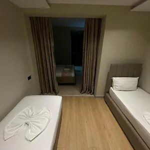 فندق نيو دابليو, تيرانا